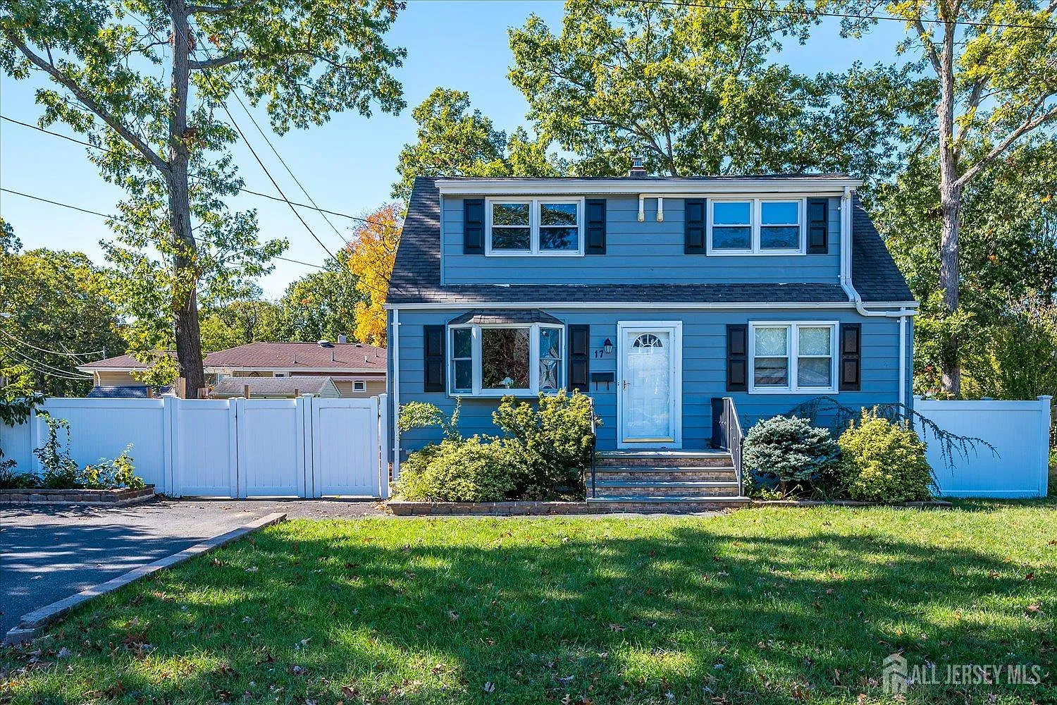 4 bed, 1.0 bath, $3,500 — Photo 2