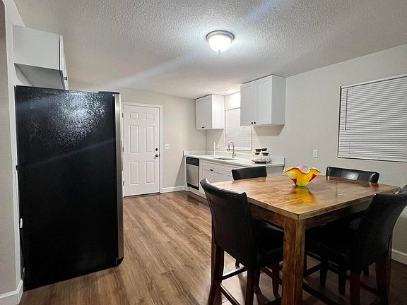 5th image of 3010 BROADWAY Avenue