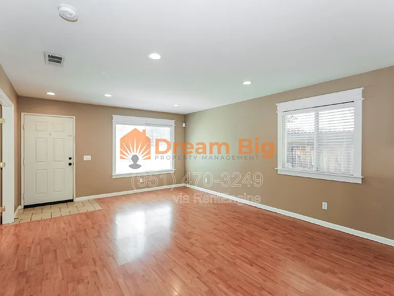1493 Evergreen Ave — Photo 10