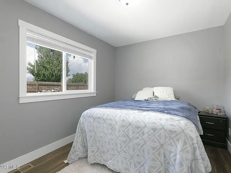 910 Gromore Rd — Photo 15