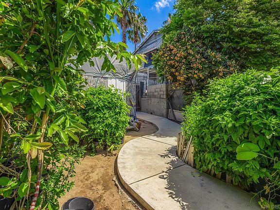 4th image of 3675-77 Logan Ave