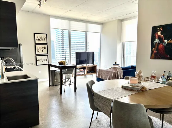 151 SE 1st St APT 2711, Miami, FL 33131