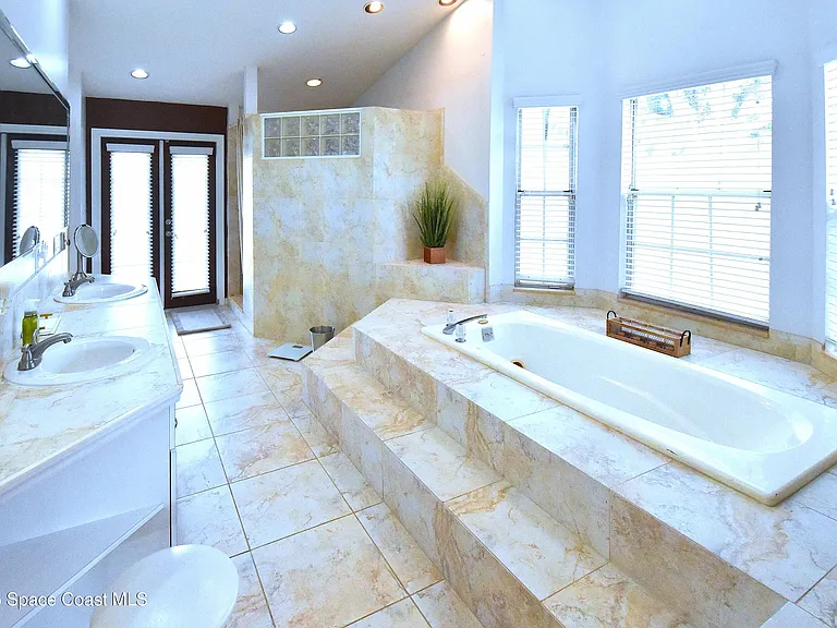 101 Island Grove Dr — Photo 27