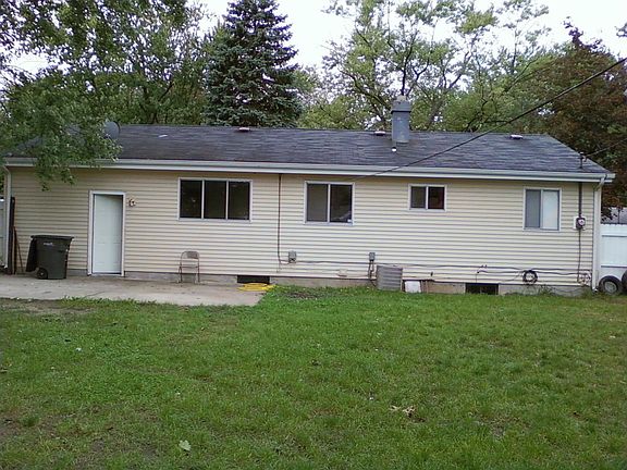 4th image of 834 Hiawatha Dr