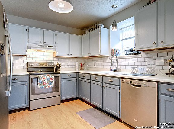 3rd image of 2710 Mud Lake Dr