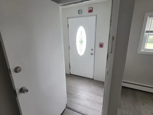 819 Douglas Turnpike, 819 Douglas Tpke APT A, Harrisville, RI 02830