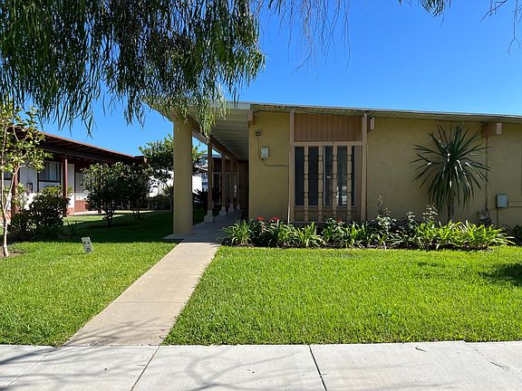 Unit A is one of three units on a private cul de sac street