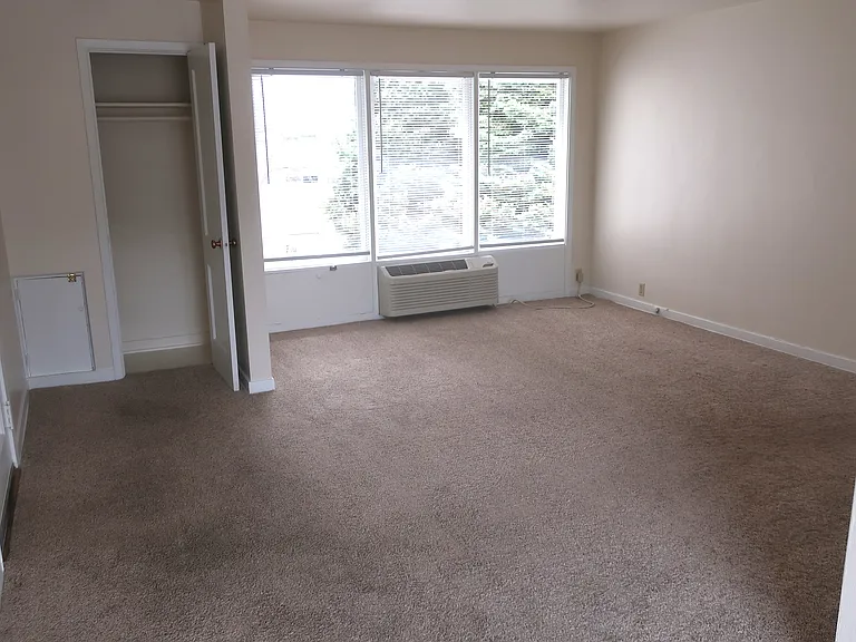 105 Lavender Ct #1 — Photo 3