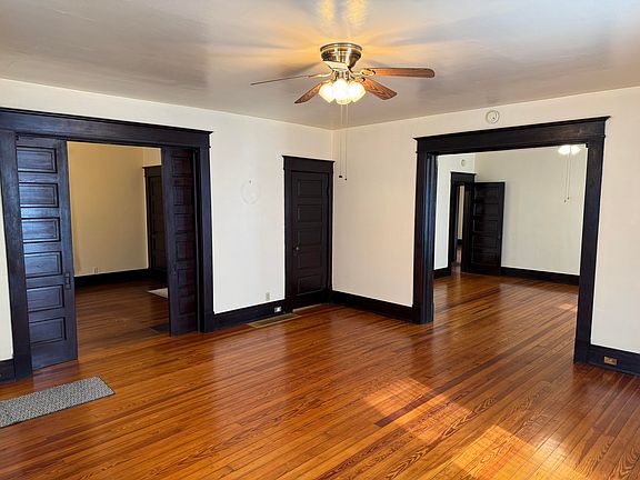 5th image of 672 Higgins St