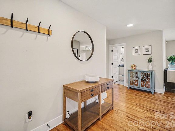 4th image of 4532 Carriage Drive Cir