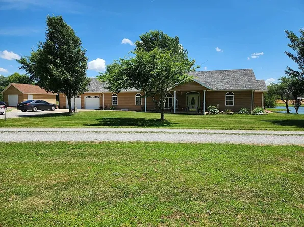 5448 Waterway Dr, Pinckneyville, IL 62274