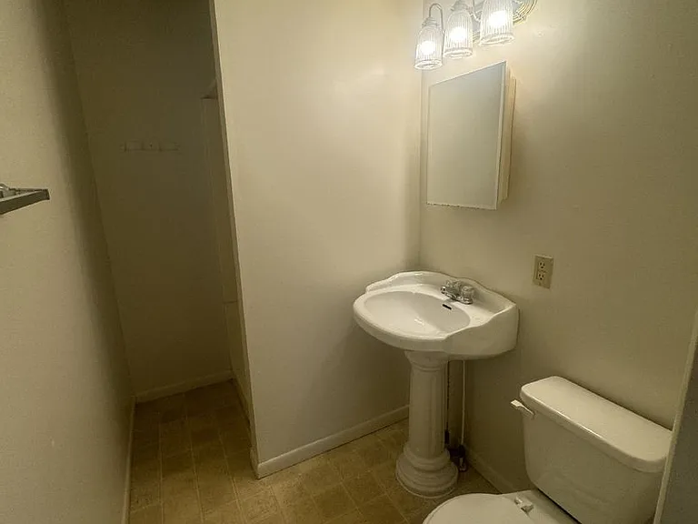420 S Fess Ave — Photo 23