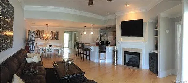 3 bed, 1390 sqft, $2,750 — Photo 4