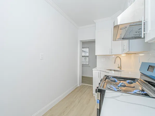 582 Bay Ridge Avenue image 10 of 41