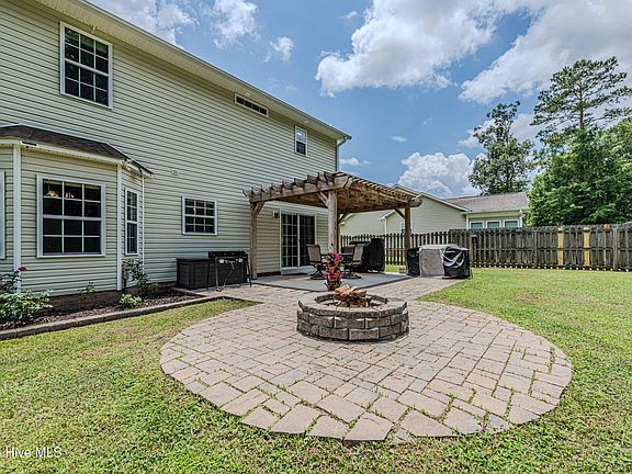 5th image of 711 Cattail Court