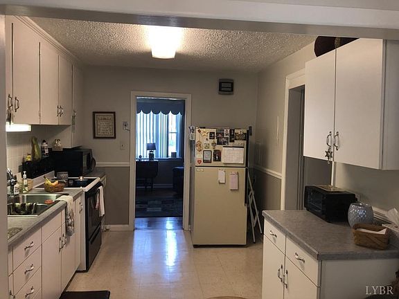 3rd image of 1315 Fort Manor Dr