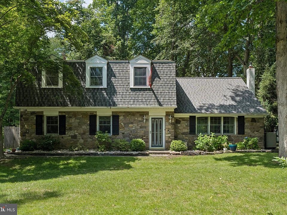 1st image of 302 W Ferry Rd