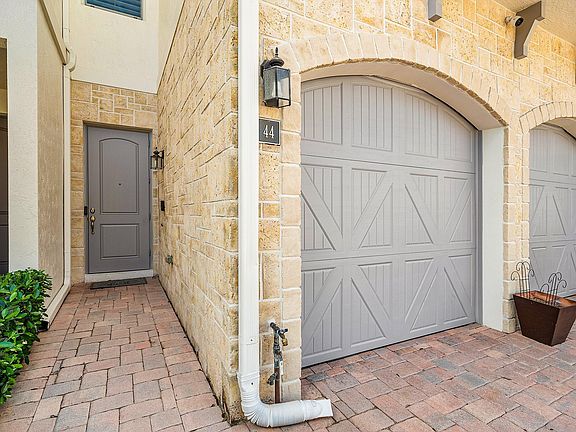 3rd image of 100 NW 69th Circle #44