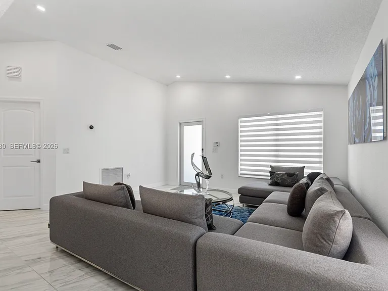 8842 SW 215th Ln — Photo 8
