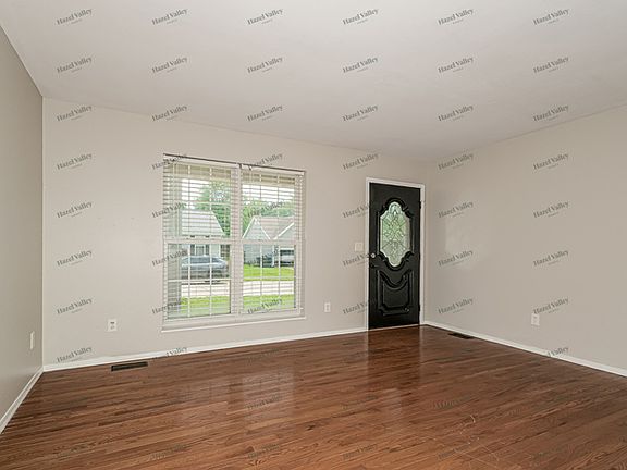 5th image of 734 Bull Valley Dr