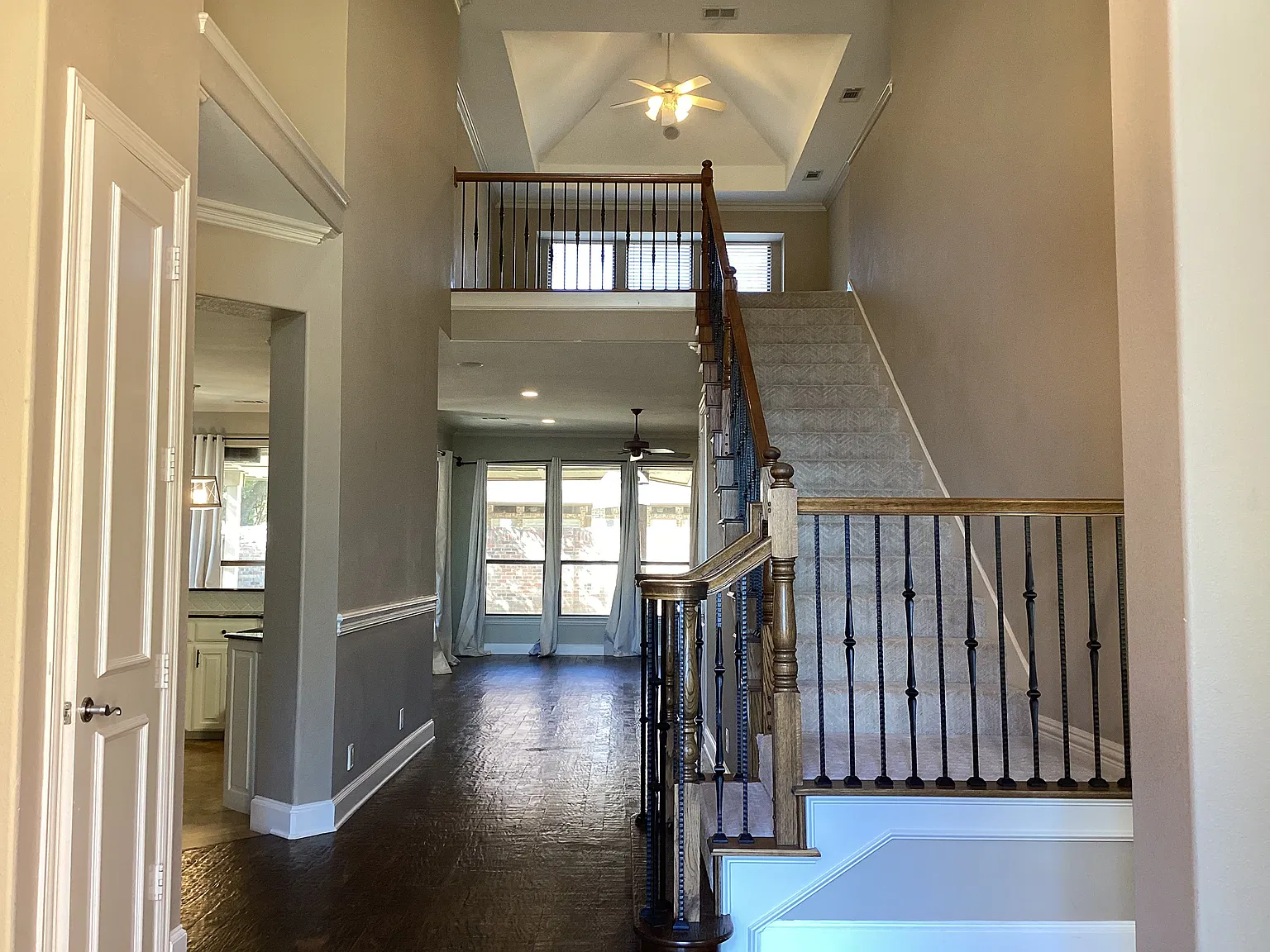 5 bed, 3845 sqft, $3,995 — Photo 3
