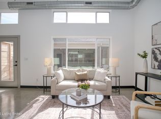 607 Burnett Farm Ln, Louisville, KY 40243