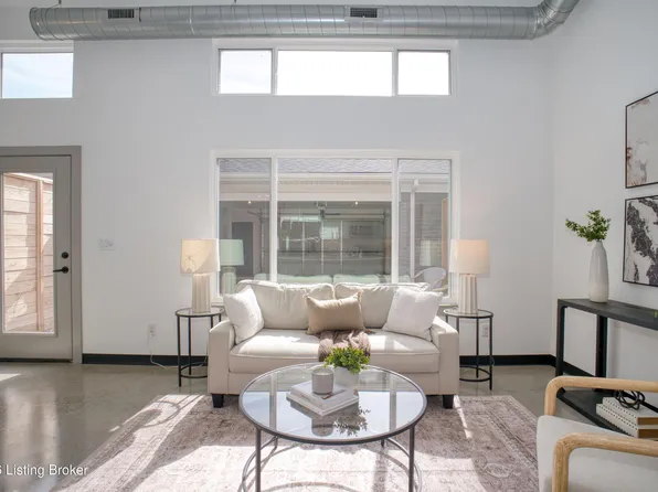 607 Burnett Farm Ln, Louisville, KY 40243