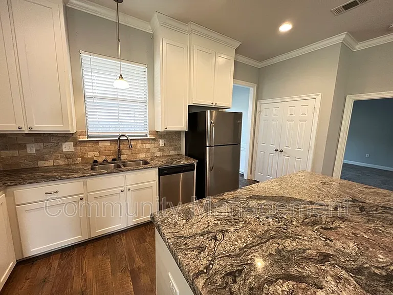 8027 Seville Ct — Photo 4