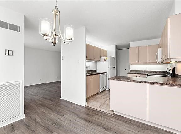 3rd image of 2525 Main St APT 714
