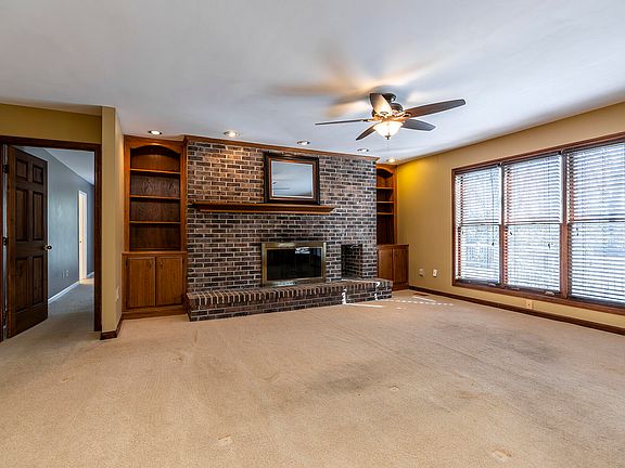 4th image of 55 Candlewood Dr