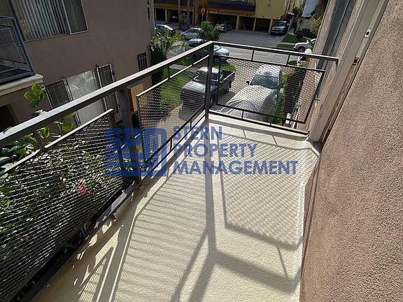5th image of 3532 Mentone Ave #5