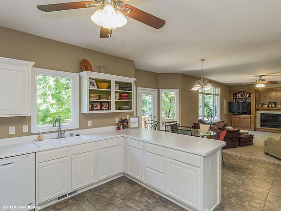 3rd image of 5429 Coachlight Cir