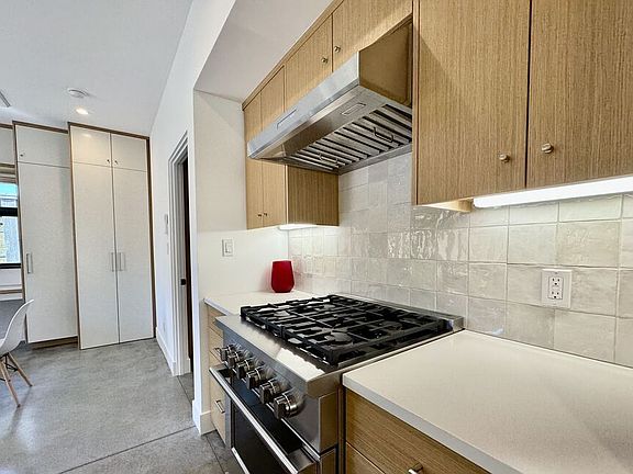 5th image of 2203 22nd St #B