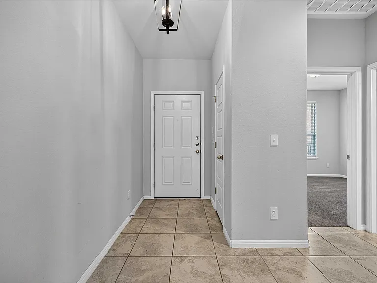 324 E Broade St — Photo 2