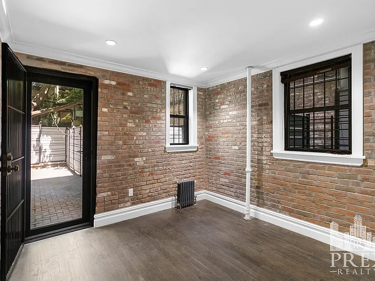 329 E 10th St #1 — Photo 4
