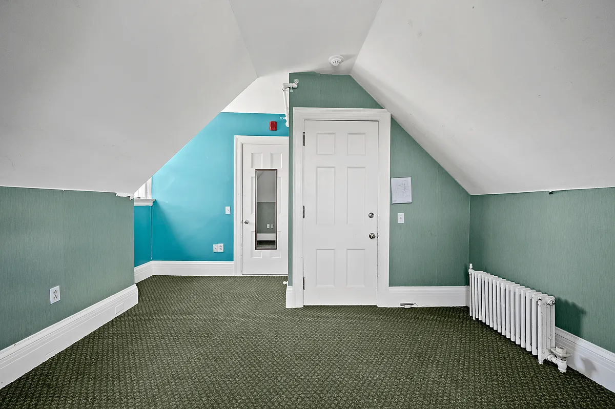 Building Photo - 7 Oak St #404