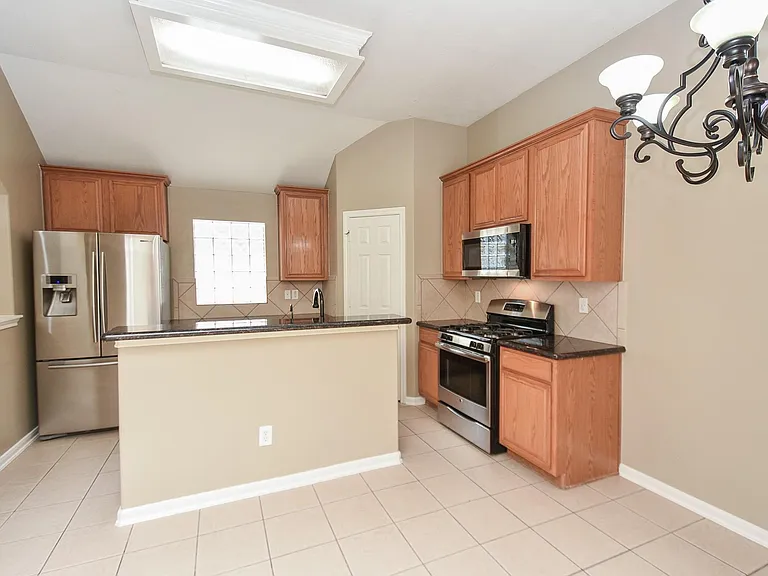 15975 Cottage Ivy Cir — Photo 13