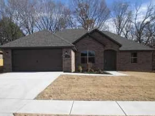 706 Oakley St, Pea Ridge, AR 72751