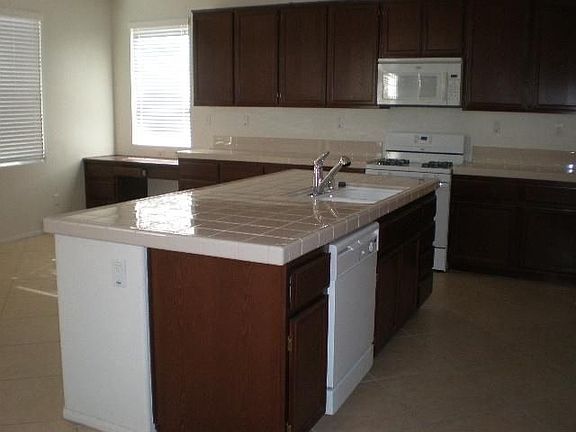 2nd image of 33006 Seville St