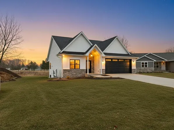 4975 Water Mint Ct, Green Bay, WI 54301