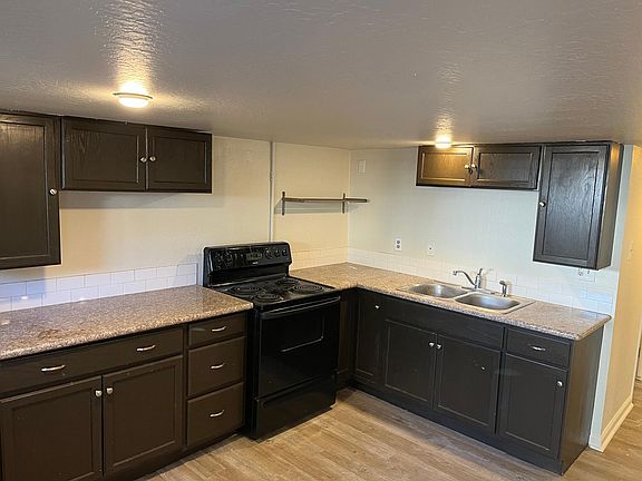 Large Kitchen with plenty of storage
