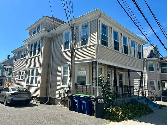 3 bed, 1100 sqft, $4,350 — Photo 1