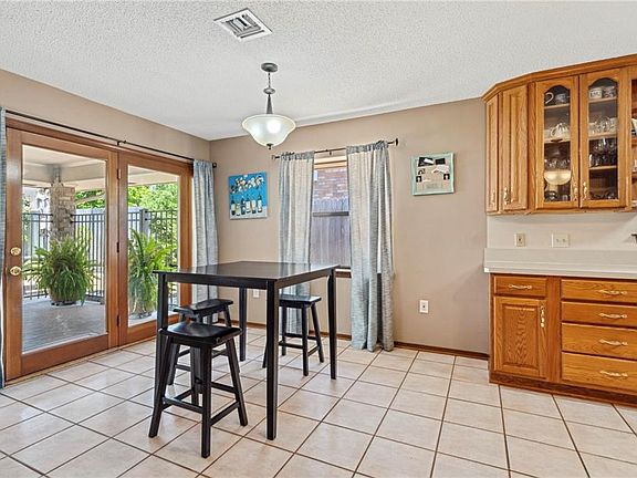 5th image of 7213 Lancashire Dr