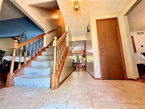4th image of 28 W Forest Dr
