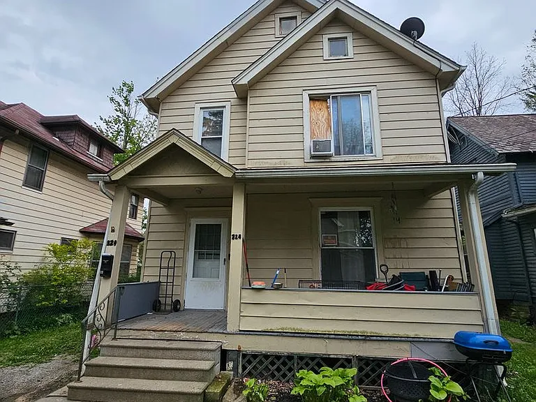 224 Gates Ave — Photo 1