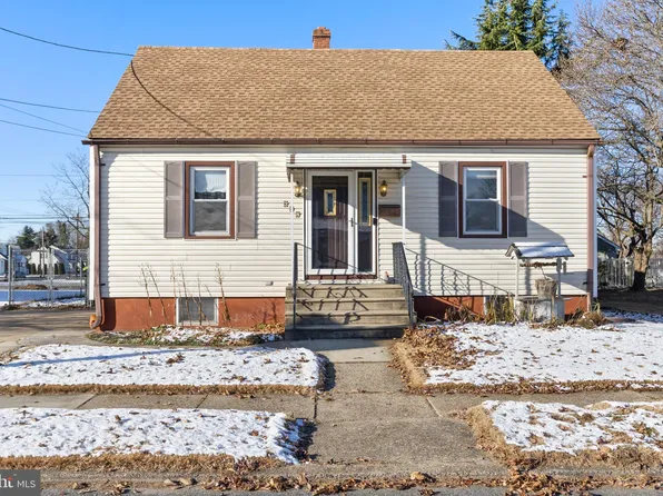 328 Pine St, Burlington, NJ 08016