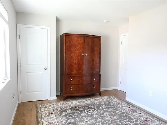 5th image of 14 Lee Gray Ct APT 1
