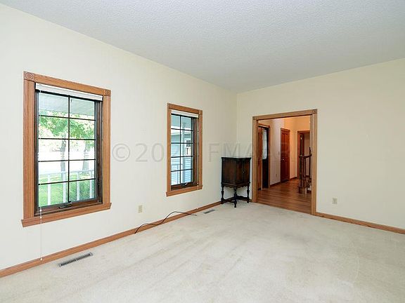 4th image of 3017 S Village Green Dr