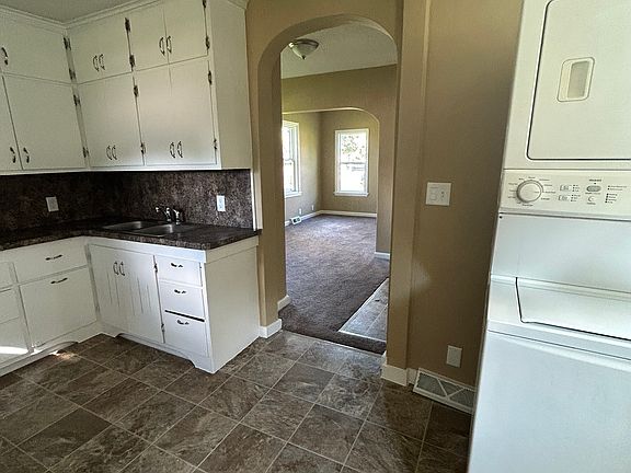 4th image of 21 12th Ave S