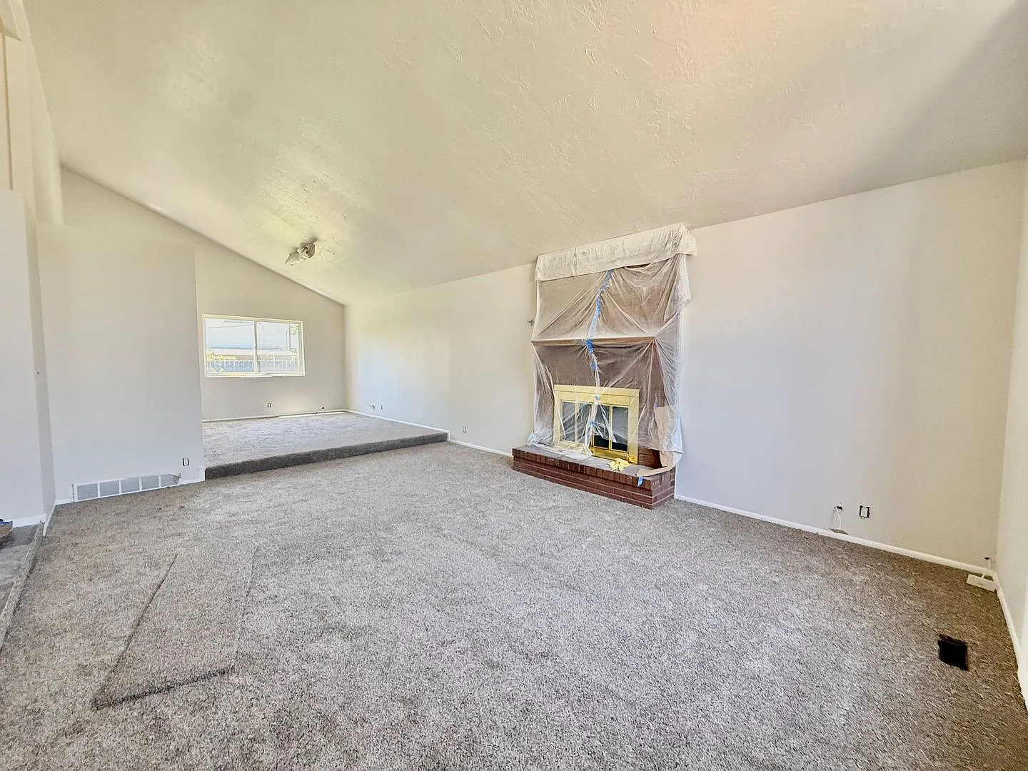 Murray 3-Bedroom Home Available September — Photo 2